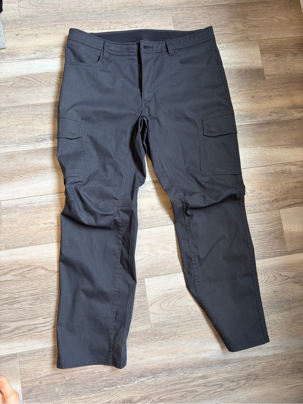 Under Armour Men's Black Tactical Cargo Pants